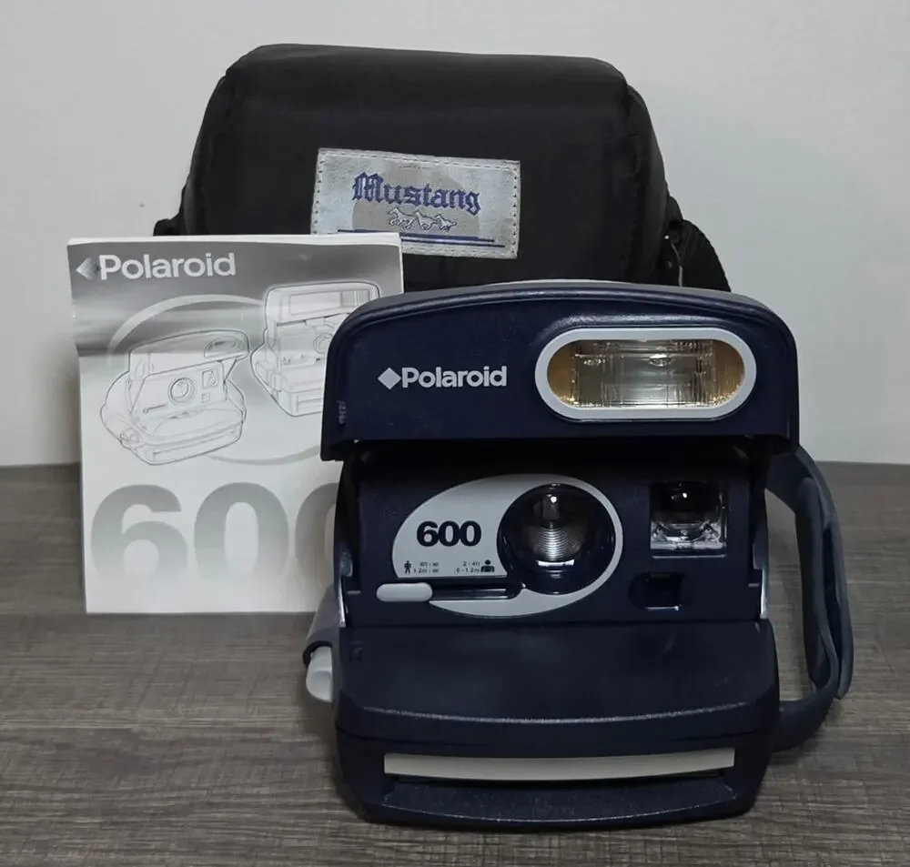 Polaroid Vintage Blue 600 Round Instant Film Camera With Manual & Carrying Bag